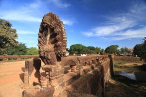 Angkor : Le Pont de Naga